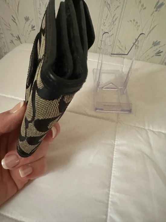 Coach Black and Cream Signature Buckle Wallet - Picture 5 of 16